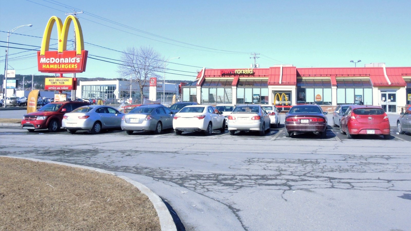 L'avancement actuel des travaux extérieurs au McDonald's sur le boulevard Lacroix à Saint-Georges.