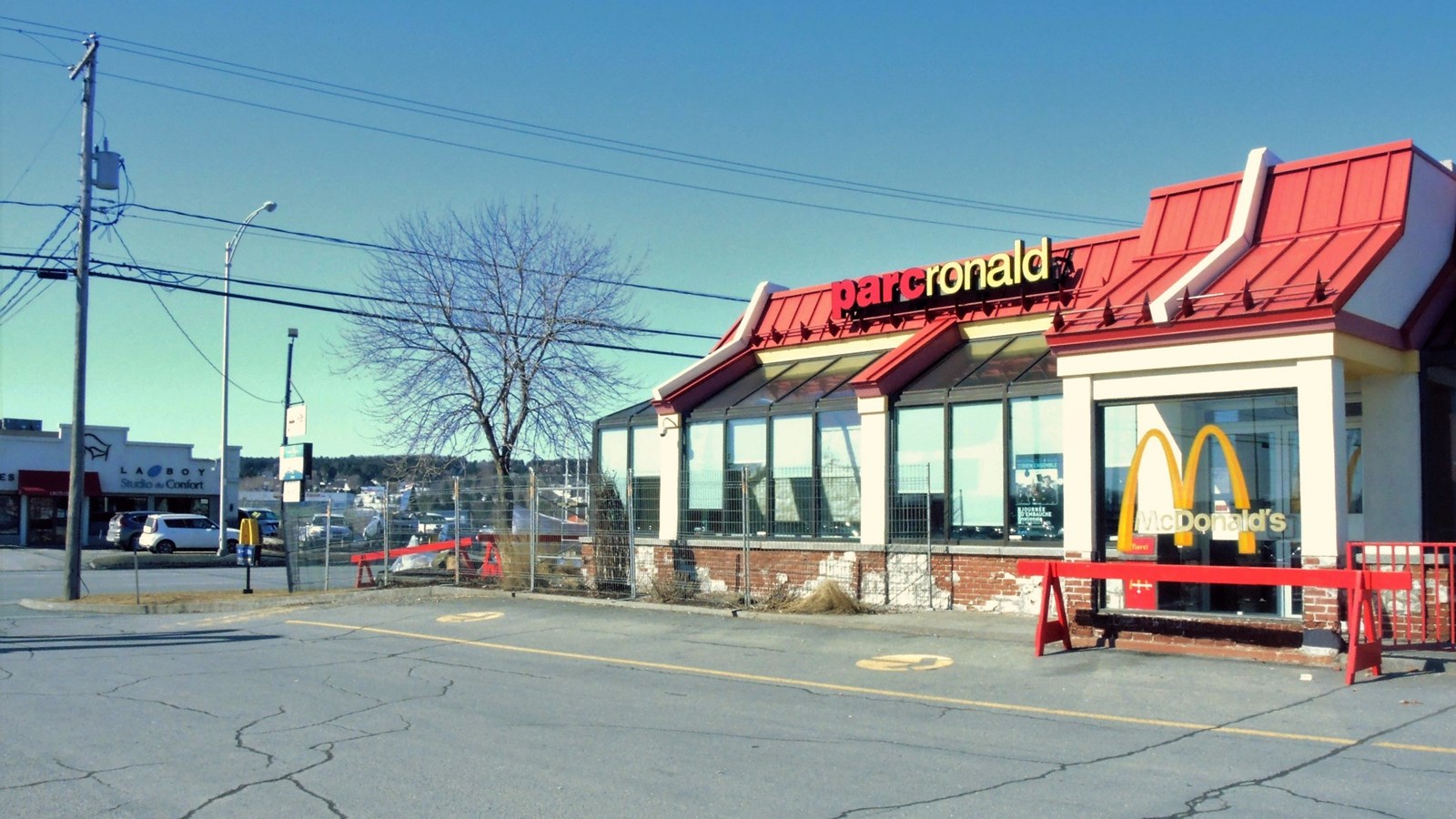 L'avancement actuel des travaux extérieurs au McDonald's sur le boulevard Lacroix à Saint-Georges.
