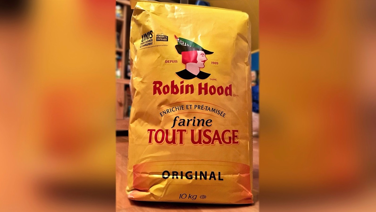Le rappel concerne les sacs de farine Robin Hood de 10 kg avec des codes de lot qui contiennent BB/MA 2018 AL 17 et 6 291 548.