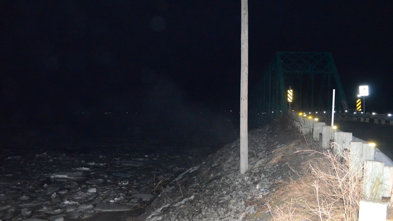 La photo a été prise tout près du pont de la route 276 enjambant la rivière le Bras.