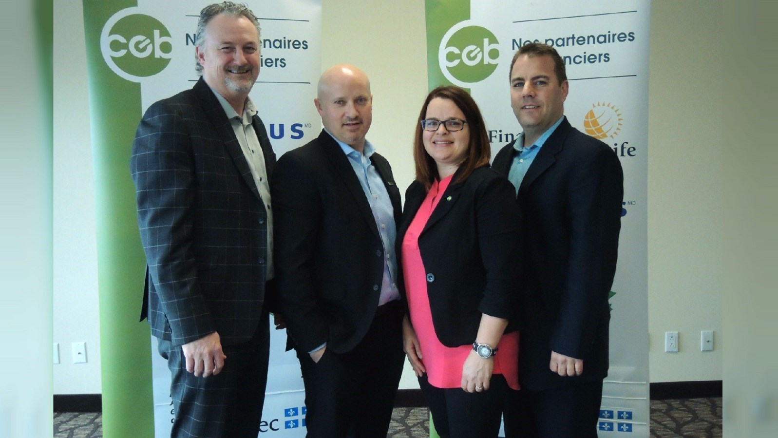 Rémi Fortin, associé chez Raymond Chabot Grant Thornton et président du CEB, Erick Pépin, ingénieur et président d'ÉQIP Solutions Génie inc. ainsi que président d'honneur du tournoi de golf, Lynda Aubé, agente de développement économique au CEB et Alain Bolduc, vice-président conseiller en sécurité financière chez Assurances Rodrigue et Roy inc. et président du comité organisateur du tournoi de golf.