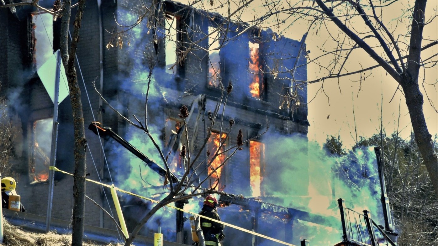 Un incendie s'est déclaré aux alentours de 10 h 40 le 15 avril 2017 près de l'intersection de la 9e Avenue et de la 129e Rue à Beauceville.
