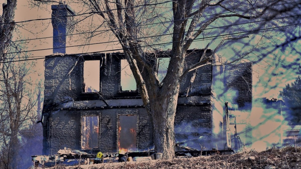 Un incendie s'est déclaré aux alentours de 10 h 40 le 15 avril 2017 près de l'intersection de la 9e Avenue et de la 129e Rue à Beauceville.