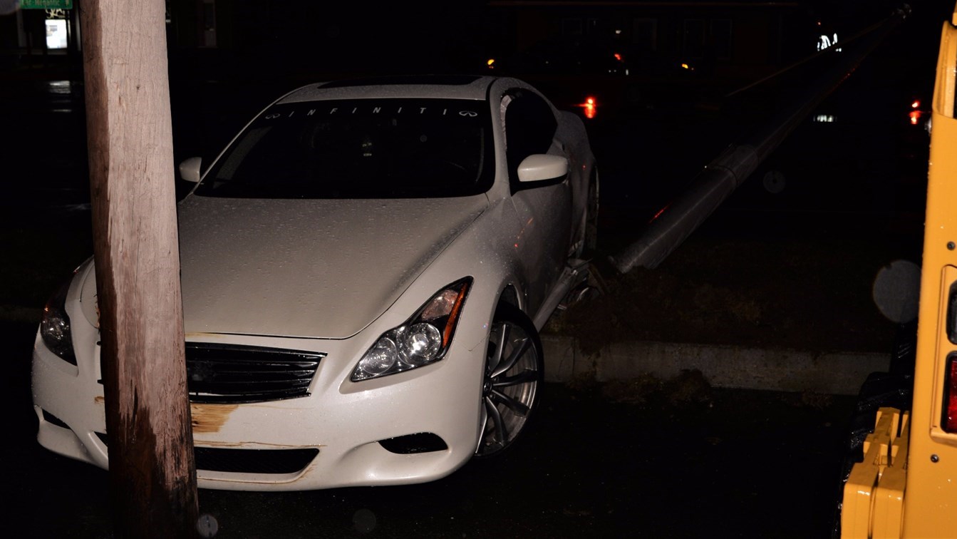 EN BREF | Une voiture heurte un lampadaire sur le boulevard Lacroix à Saint-Georges