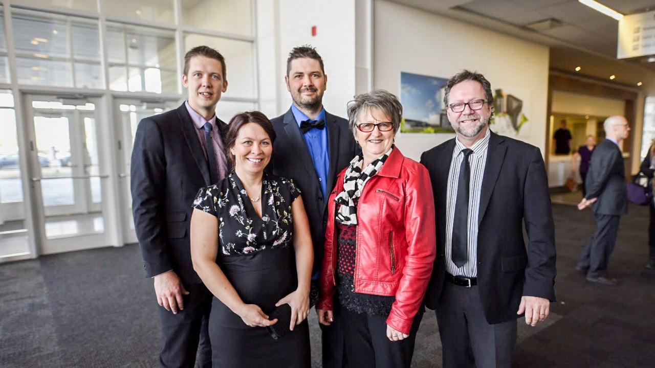 Au premier rang, de gauche à droite, Josée Gagnée, Ghislaine Doyon et Jean-Guy Morin, et, à l'arrière, Éric Poulin et Marc-André Turcotte
