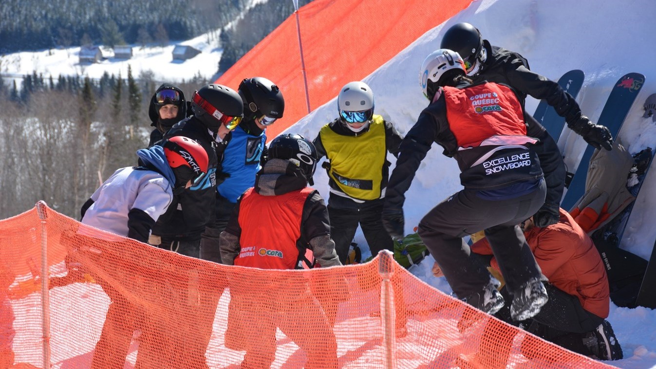L'athlète de Sainte-Marie en snowboard cross Eliot Grondin.