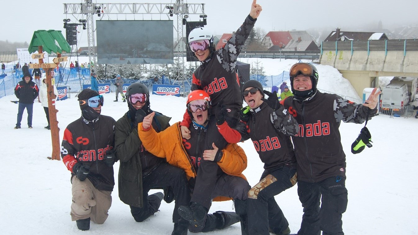 L'athlète de Sainte-Marie en snowboard cross Eliot Grondin.