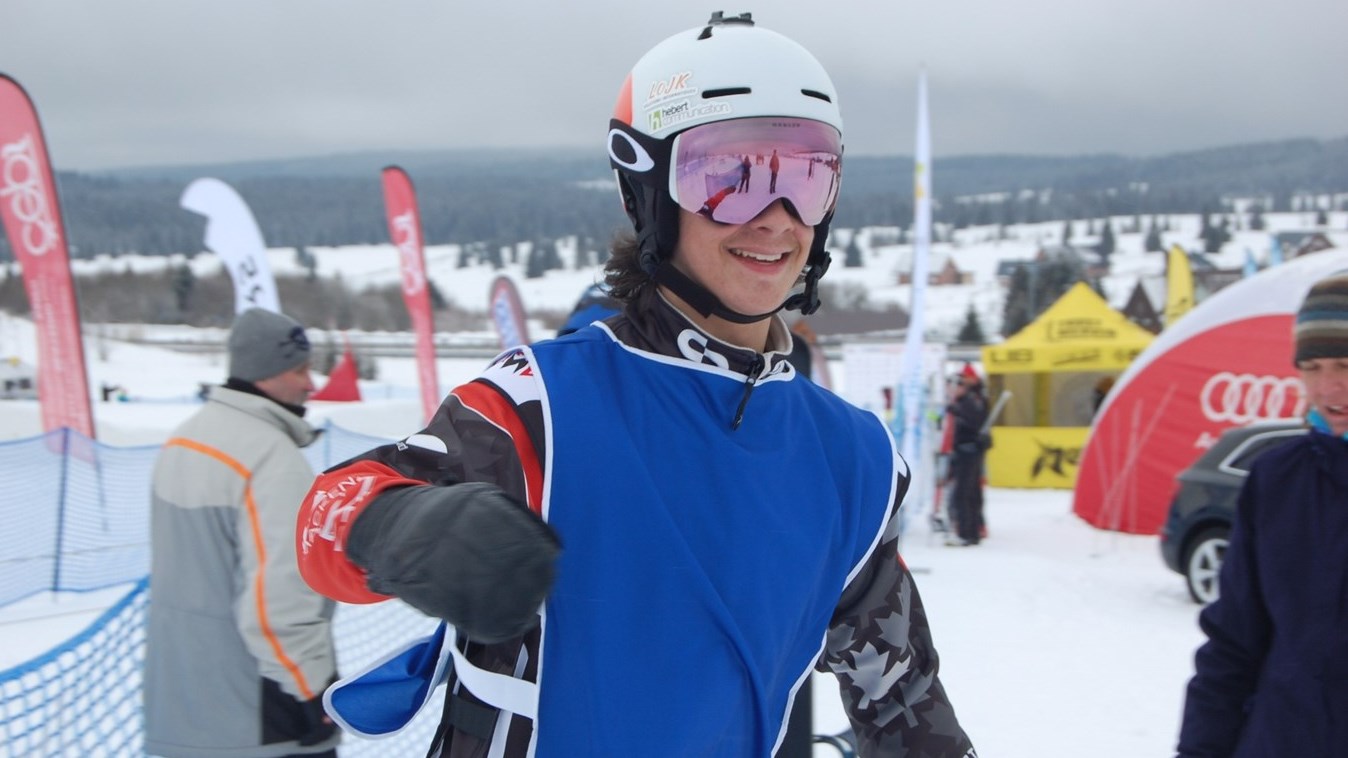 L'athlète de Sainte-Marie en snowboard cross Eliot Grondin.