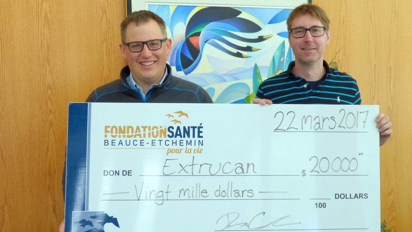 Martin Gendreau, co-président d’honneur de la campagne annuelle 2016-2017 « Nos enfants, en santé ! » et Jérémie Grondin, directeur général chez Extrucan.