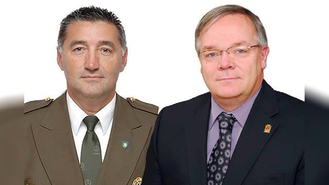 Le capitaine Daniel Desmarais, directeur du centre de services qui regroupe les MRC des Appalaches, de Beauce-Sartigan, des Etchemins et de Robert-Cliche ainsi que Luc Provençal, préfet de la MRC Robert-Cliche.