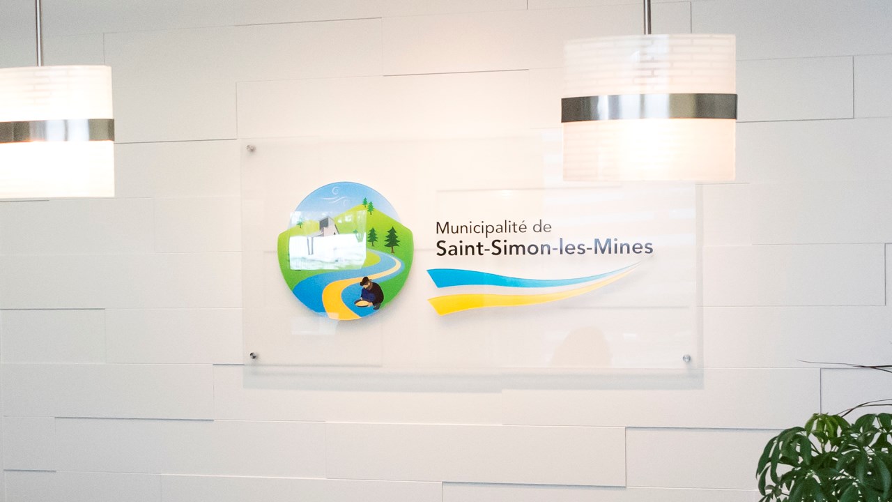 Saint-Simon-les-Mines adhère aux Fleurons du Québec et attend la visite, cet été, de classificateurs qui évalueront les aménagements horticoles du territoire. 