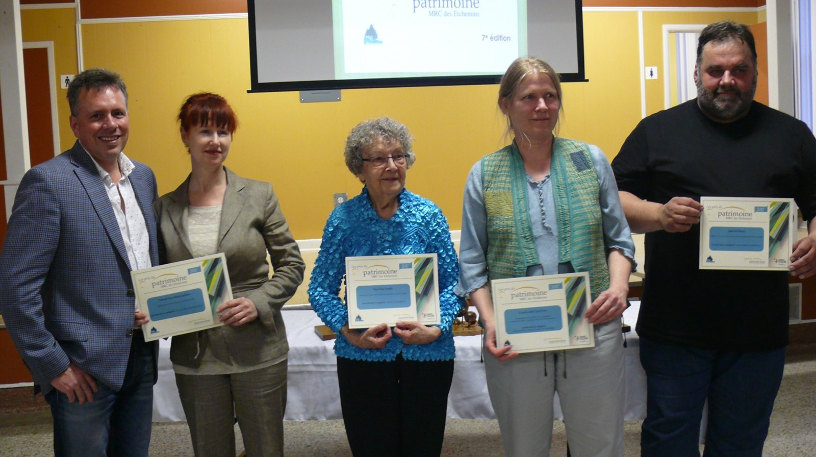 Les cinq lauréats des Prix du patrimoine de la MRC des Etchemins : Mario Lachance, Deborah Fox, Rose-Aline Venable, Euréka Simard et Jean-Roch Morin.