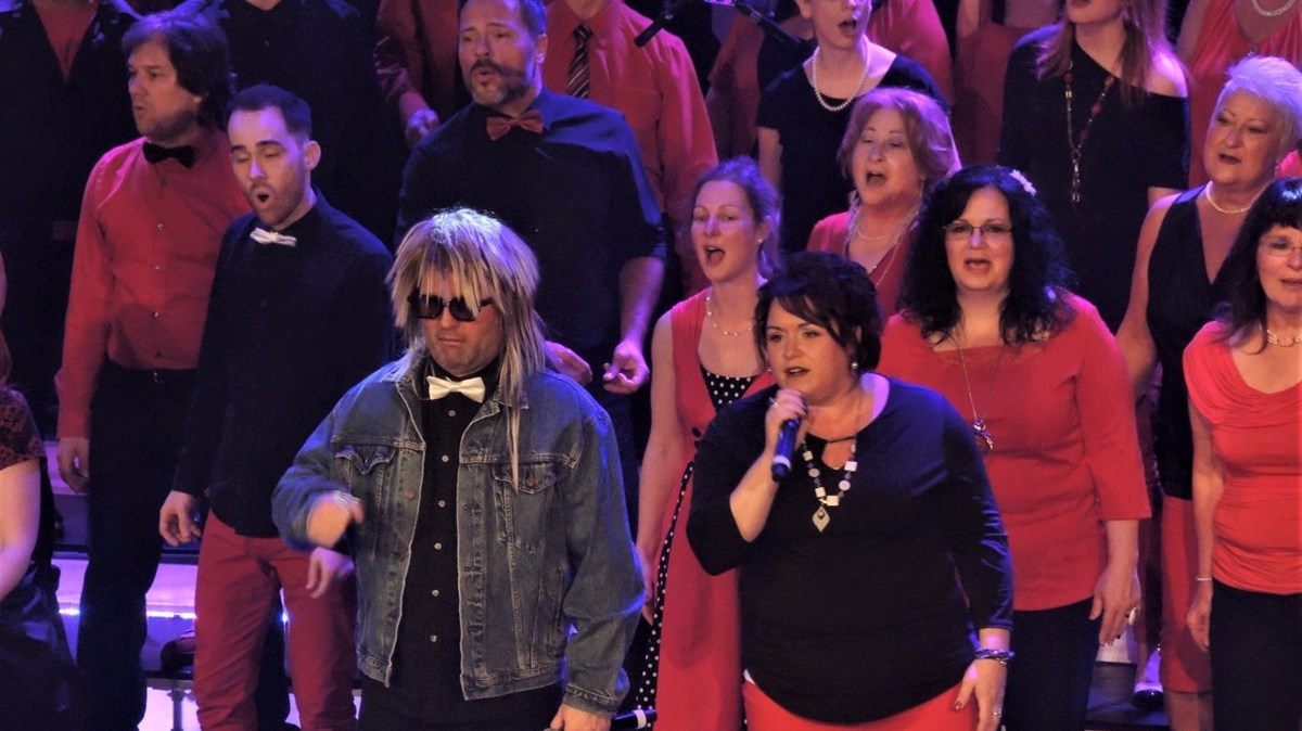 Les choristes du groupe vocal L'Écho Beauceron présentaient pour la troisième fois le 30 avril 2017 leur 56e concert annuel sous le thème de « L’Envers du décor » à la Polyvalente Saint-Georges.
