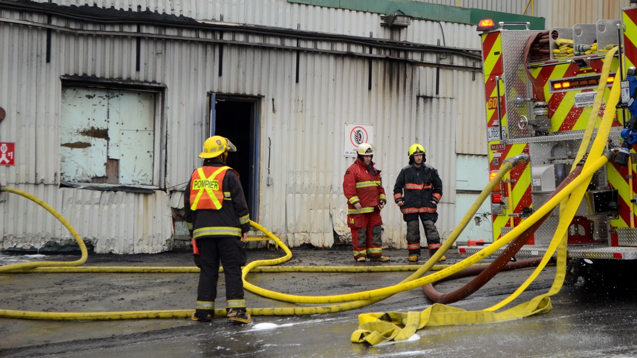 Intervention des pompiers chez Royal Mat à Beauceville