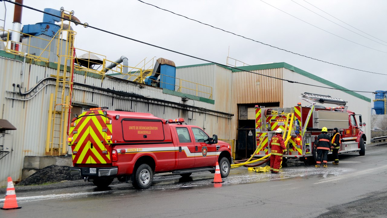 Intervention des pompiers chez Royal Mat à Beauceville