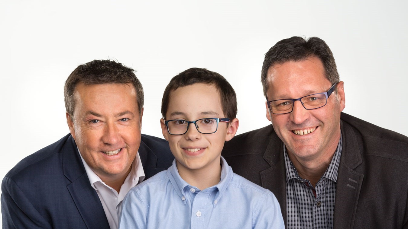 Sur la photo, les deux coprésidents d'honneur Guy Poulin et Rémi Breton ainsi que le jeune porte-parole Hugo Gosselin.