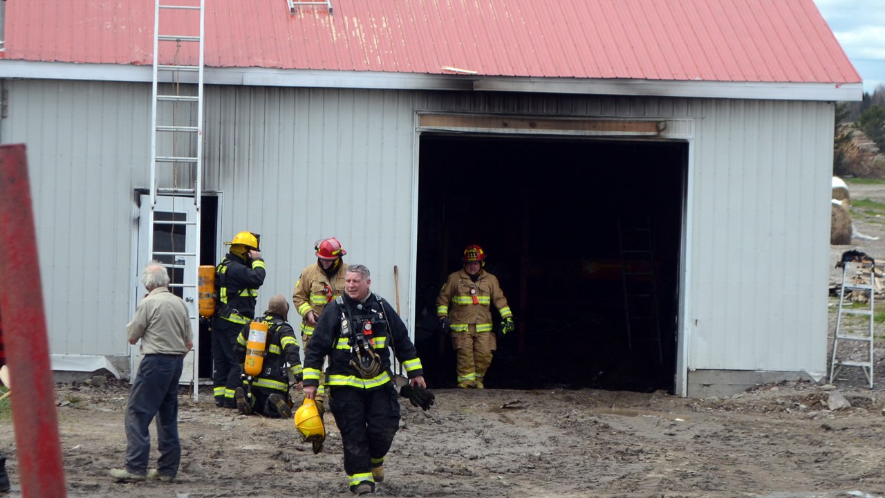Incendie dans un bâtiment d'une ferme à Saint-Odilon