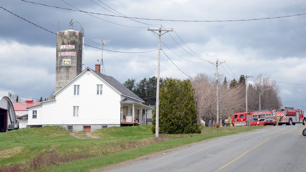 Incendie dans un bâtiment d'une ferme à Saint-Odilon
