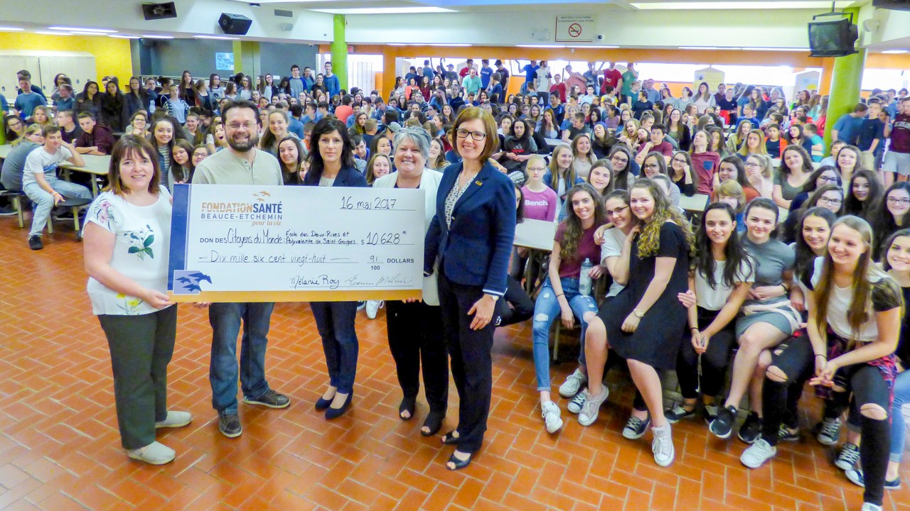 L’école des Deux-Rives et la PSG remettent 10 600$ à la Fondation Santé Beauce-Etchemin