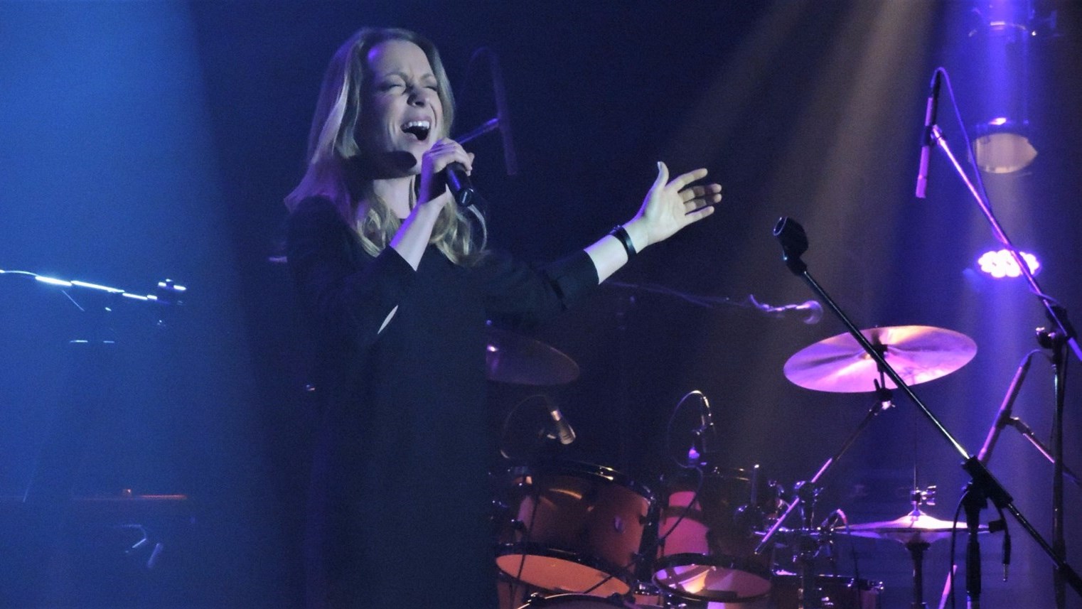 L'auteure-compositrice-interprète Annie Villeneuve présentera son spectacle « 5 » à la salle Alphonse-Desjardins du Cégep Beauce-Appalaches le 12 janvier 2018.