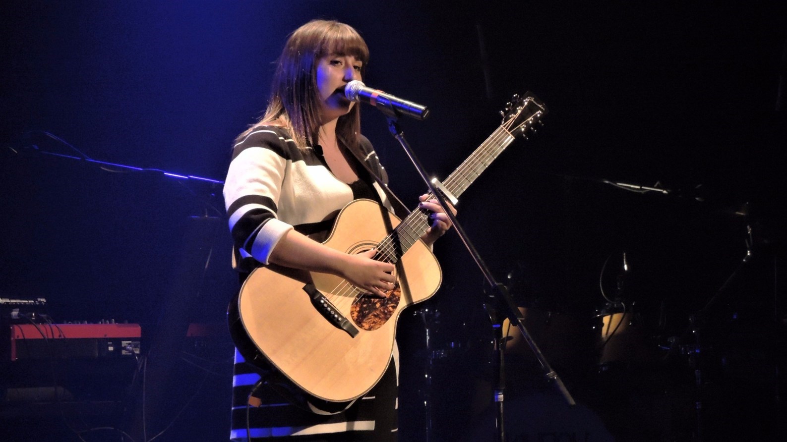 L'auteure-compositrice-interprète Caroline Savoie présentera son spectacle à la salle Alphonse-Desjardins du Cégep Beauce-Appalaches le 11 mai 2018.