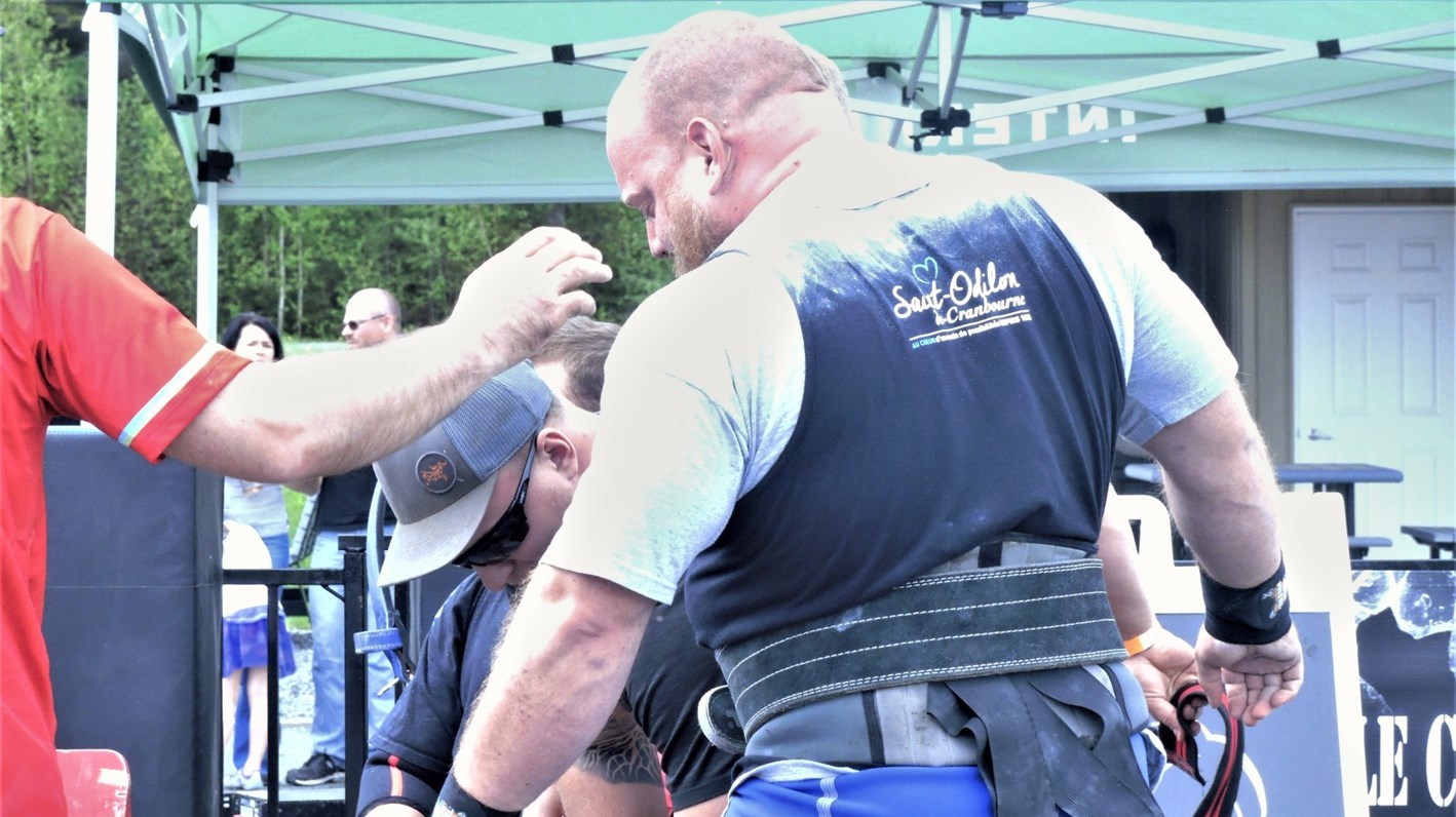 Le Championnat provincial des hommes forts du Québec attire les foules à Saint-Odilon