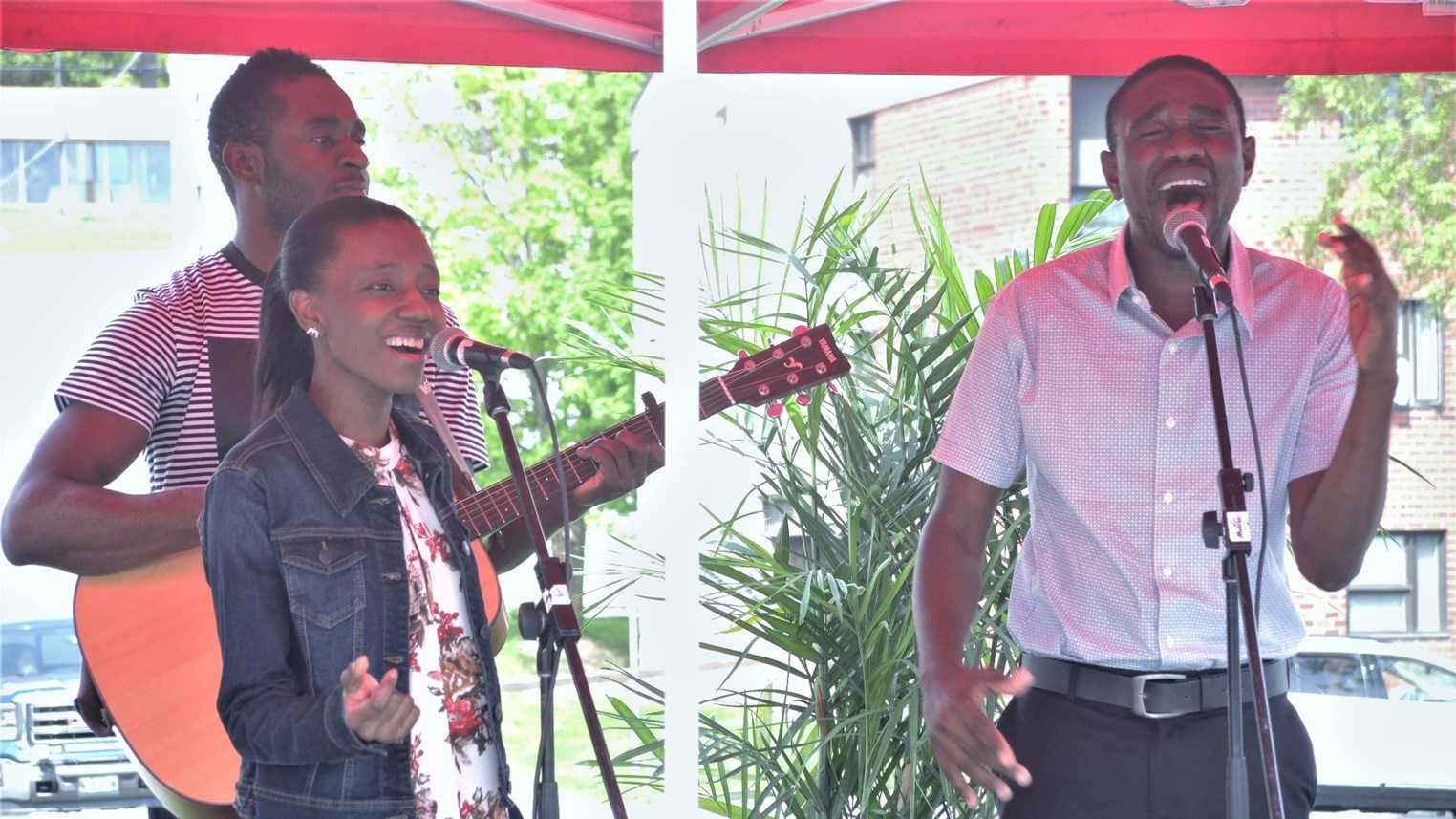 Le groupe haïtien On s'amuse a offert une prestation lors de l'ouverture officielle du 4e Symposium international de la sculpture de Saint-Georges.