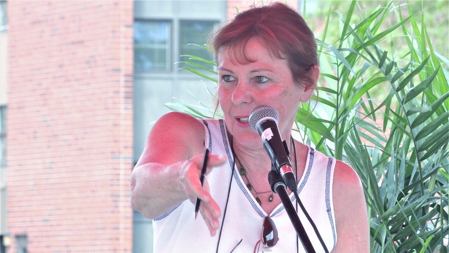 Solange Thibodeau, conseillère à la Ville de Saint-Georges et animatrice de l'ouverture officielle de la 4e édition du Symposium international de la sculpture de Saint-Georges.