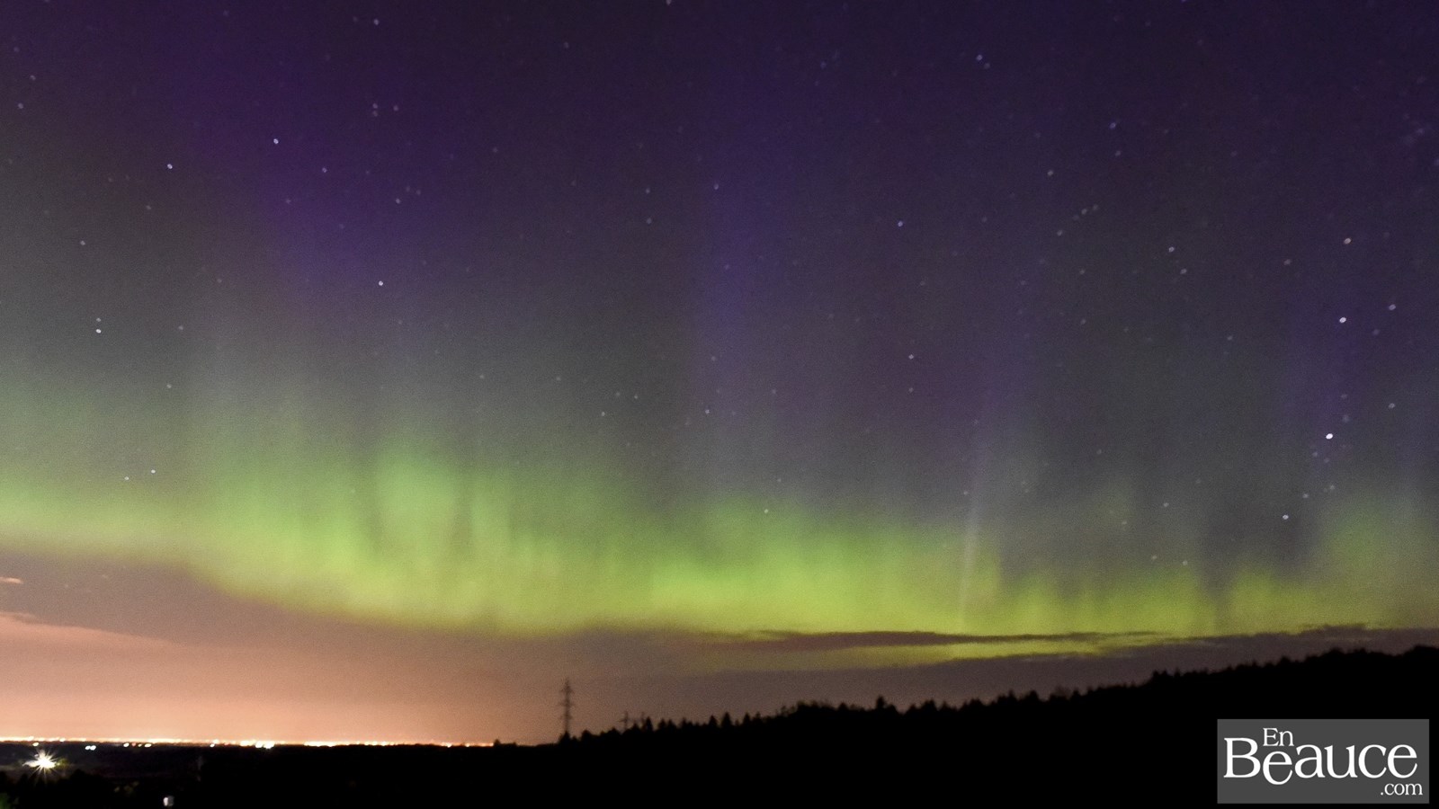 Des aurores boréales illuminent le ciel de Beauce