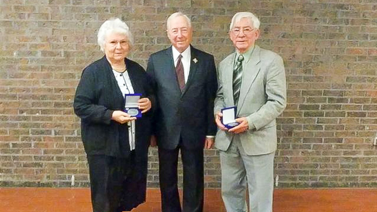 Berthe Boulet et Paulin Paquet ont reçu la médaille du Lieutenant-gouverneur le dimanche 21 mai dernier à Sainte-Aurélie.