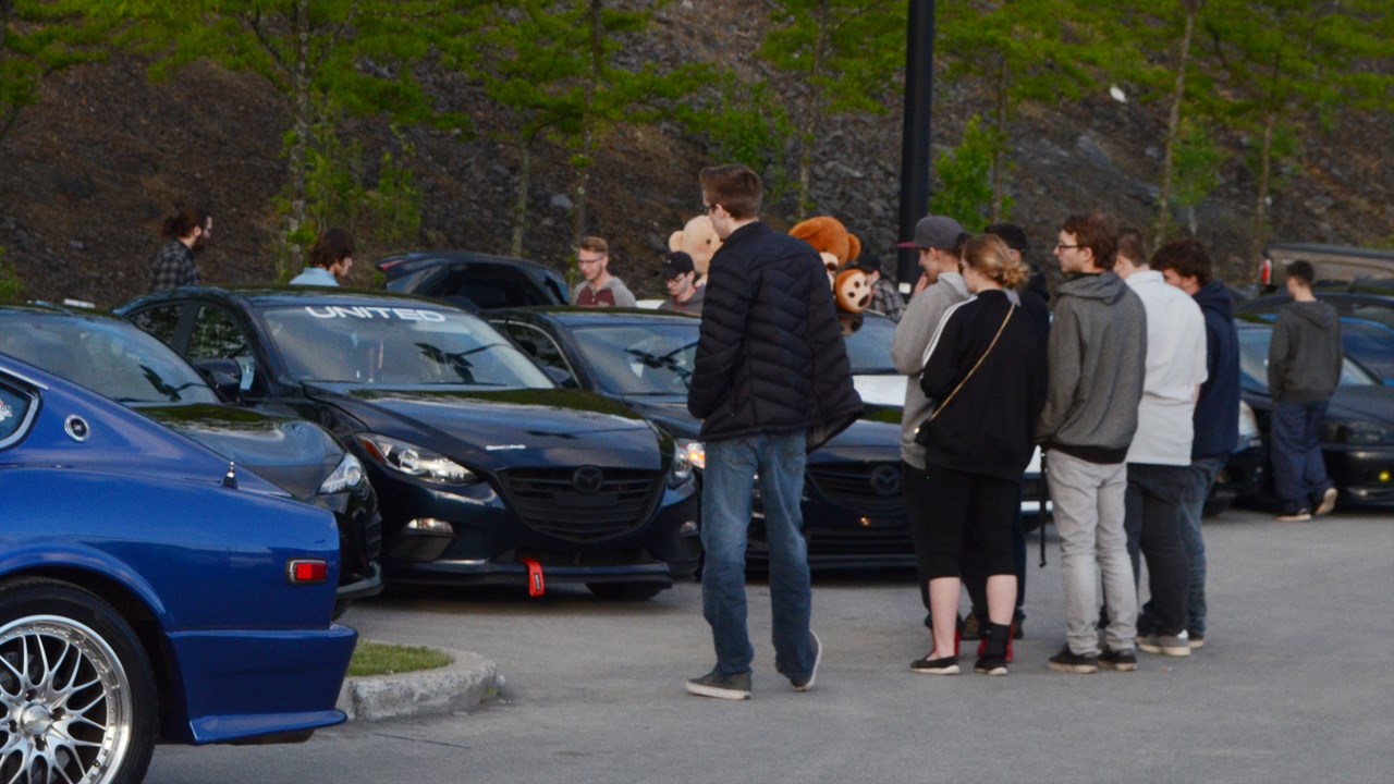 Un méga rassemblement de voitures au Walmart de Saint-Georges