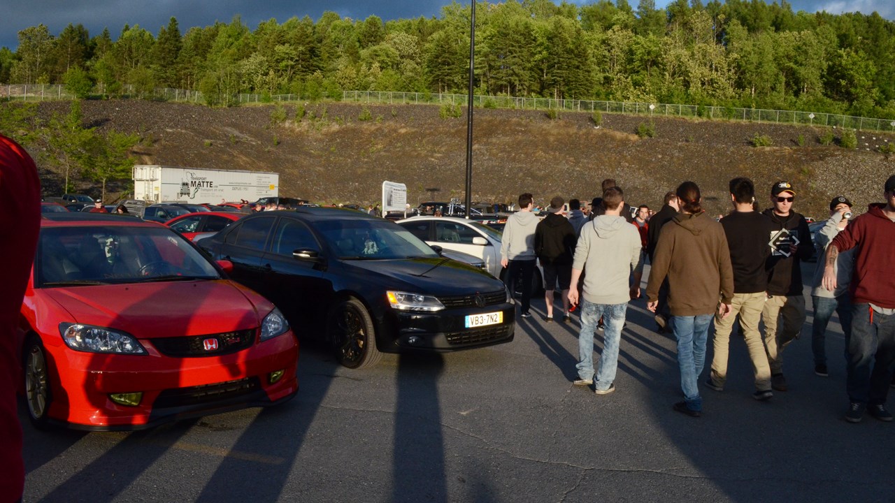 Un méga rassemblement de voitures au Walmart de Saint-Georges
