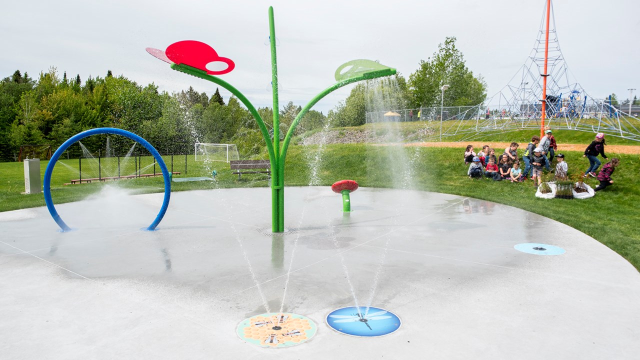 Saint-Benoît-Labre inaugure ses nouveaux jeux d'eau pour les enfants au parc Amikijou