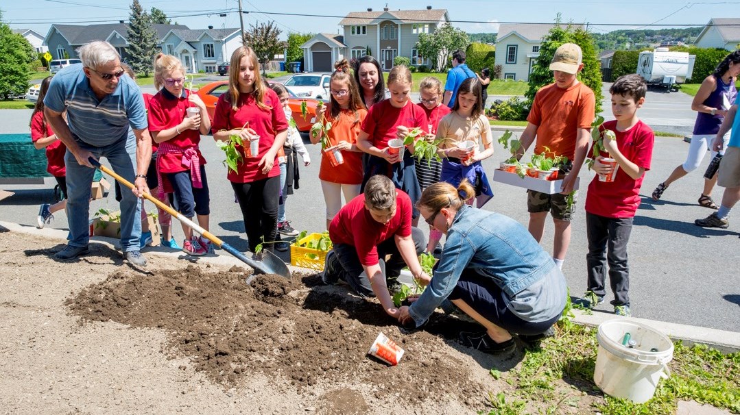 Moisson Beauce reçoit le soutien d’élèves de l’école des Deux-Rives pour sa nouvelle campagne