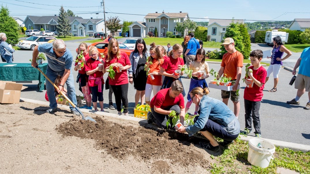 Moisson Beauce reçoit le soutien d’élèves de l’école des Deux-Rives pour sa nouvelle campagne