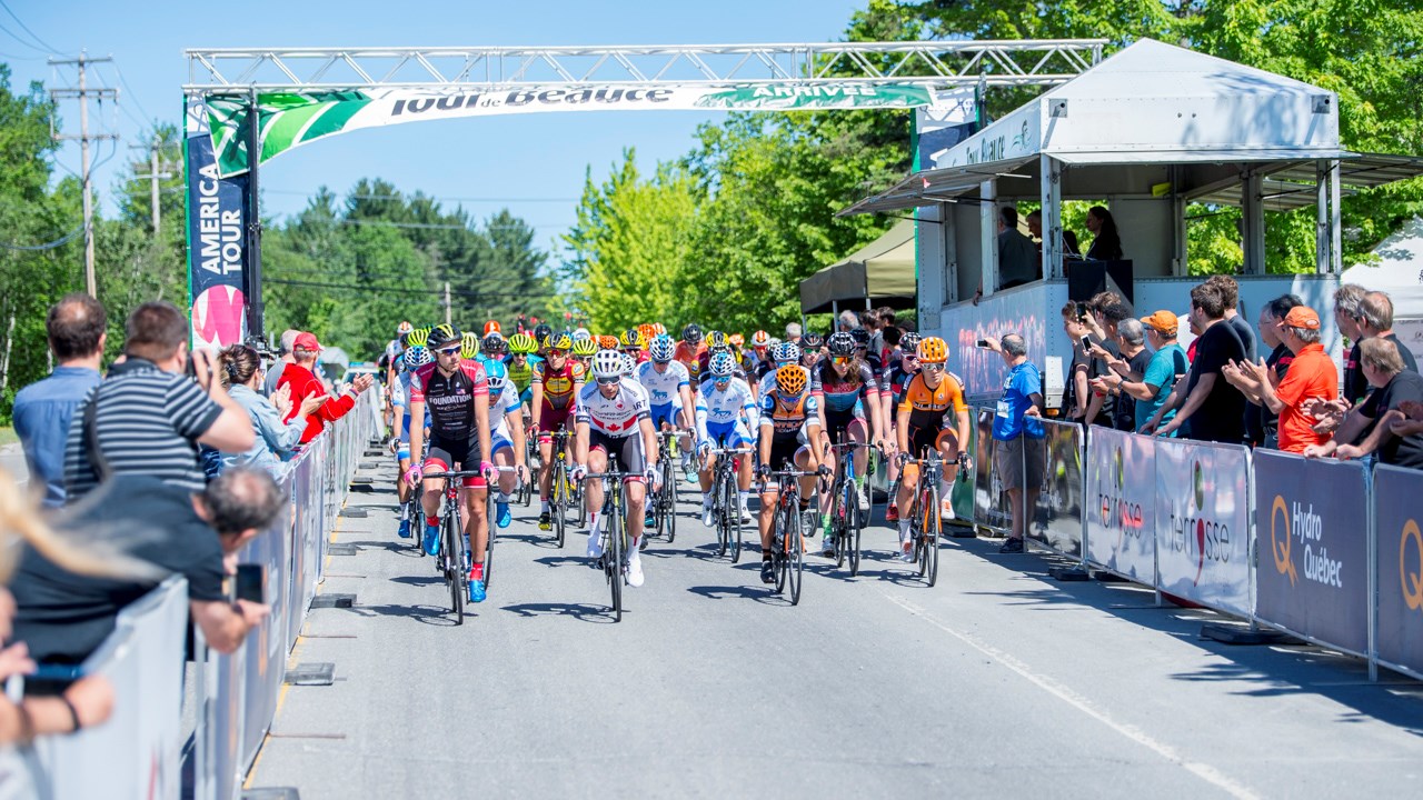 TOUR DE BEAUCE 2017 | Les cyclistes ont pris le départ vers 10h pour la 1ère étape