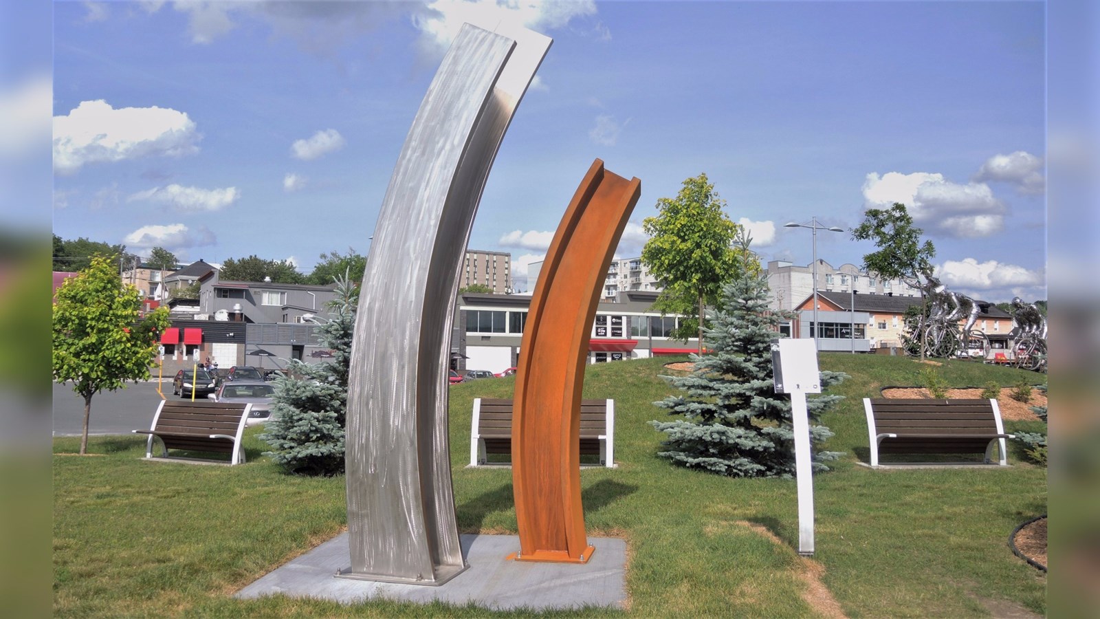 L'oeuvre « Battitures », réalisée par le sculpteur québécois Claude Milette, originaire de Saint-Bernard-de-Michaudville.
Il utilisera le métal pour réaliser son oeuvre « Battitures » à Saint-Georges.