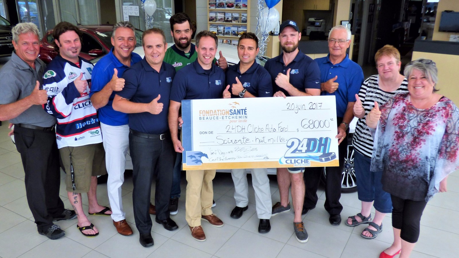 De gauche à droite : Robert Cloutier, directeur au Dooly’s Saint-Georges, Jean-Pierre Lessard,  propriétaire de Hockey Zone LJP, Sylvain Cliche, propriétaire de Cliche Auto Ford, François Bégin, de Pièces d’autos Fernand Bégin, partenaire majeur de l’évènement, Carl Breton, Vincent Doyon, François Dupuis et Louis Larochelle, membres du comité organisateur de la 4e édition du 24DH Cliche Auto Ford, Paul Veilleux, trésorier de la Fondation Santé Beauce-Etchemin, Rita Thériault, chef unité d’urgence et clinique externe et Brigitte JL Veilleux, chef de service en gynécologie, pédiatrie et néonatalogie du programme jeunesse, secteur Beauce, à l’Hôpital de Saint-Georges du CISSS de Chaudière-Appalaches.