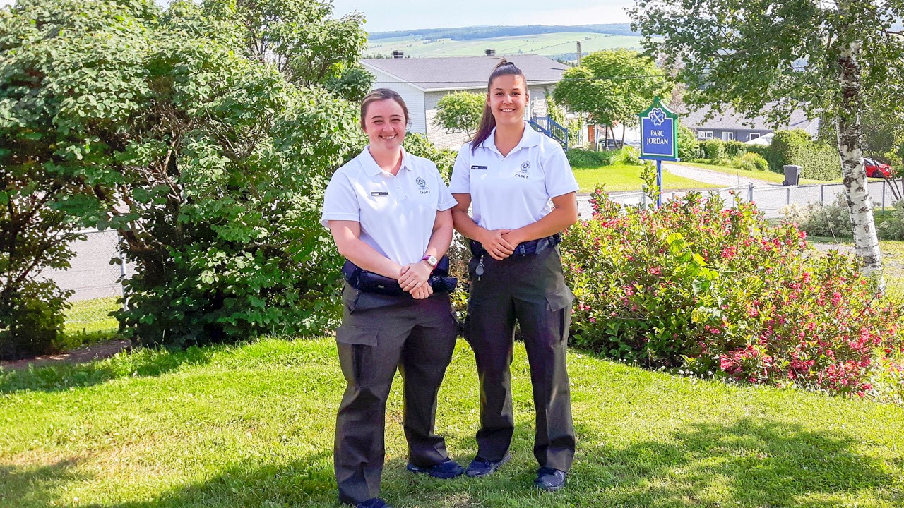 Deux cadettes de la Sûreté du Québec en renfort à Ste-Marie pendant l’été