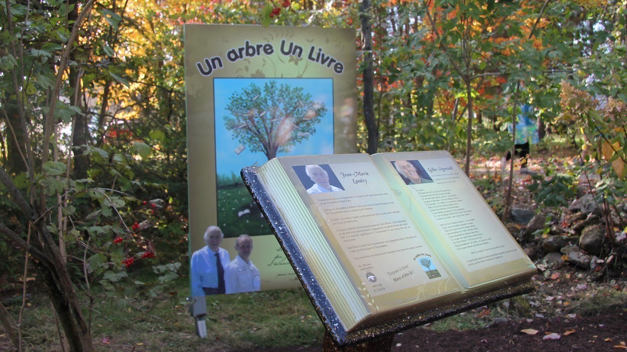 Inauguration de trois plaques commémoratives au parc « Un arbre un livre » de Saint-Frédéric