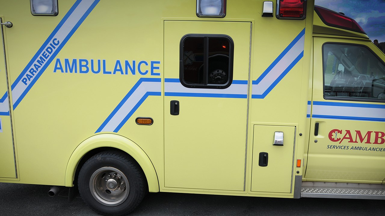 Sortie de route à Saint-Gédéon : le conducteur entre la vie et la mort