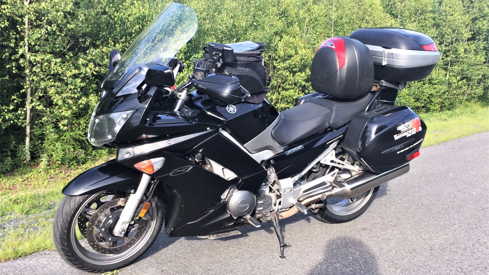 La moto avec laquelle Pierre Poulin parcourra 21 500 kilomètres en 21 jours.
