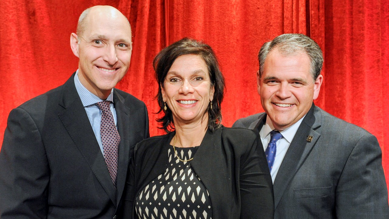 De gauche à droite sur la photo, Guy Gauvin, Martine Péloquin et André Labbé, les coprésidents de la campagne Centraide 2017 pour les régions Chaudière-Appalaches et Capitale-Nationale.