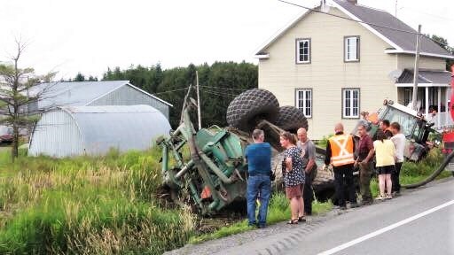 L'accident s'est produit en bordure de la route 108, à la limite de Saint-Alfred et Beauceville.