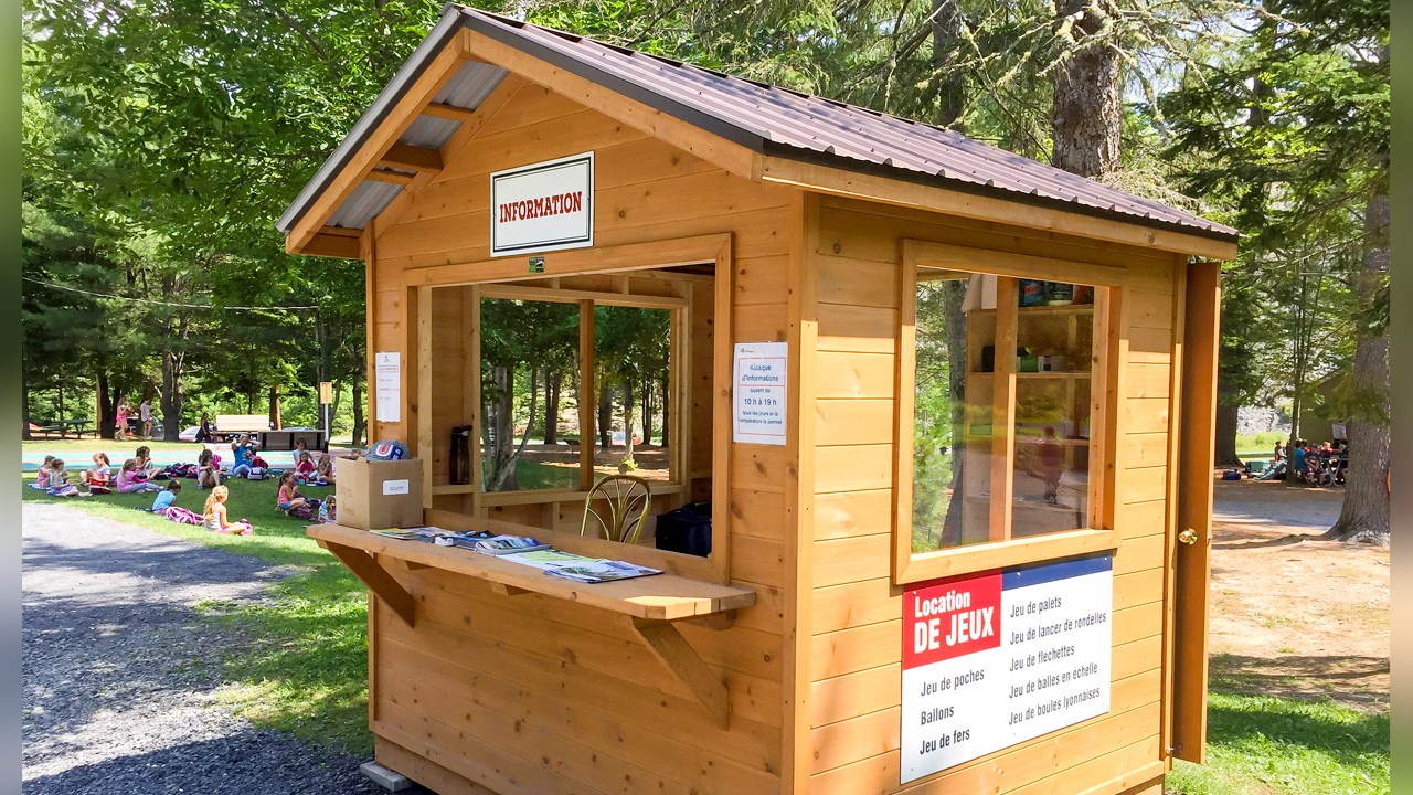 Un kiosque d’information et de prêts de jeux ouvre ses portes aux Sept-Chutes 