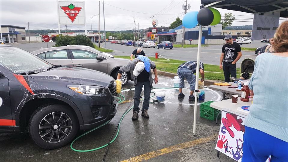 Le lave-auto au profit de la Fondation Au Bercail a eu lieu lors du samedi 15 juillet 2017 dans le stationnement du Canadien Tire à Saint-Georges.
