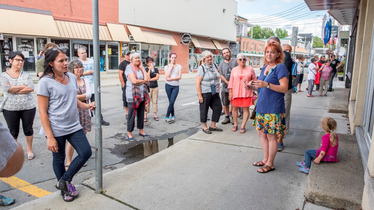 Une trentaine d'artistes prennent possession du centre-ville de Saint-Georges