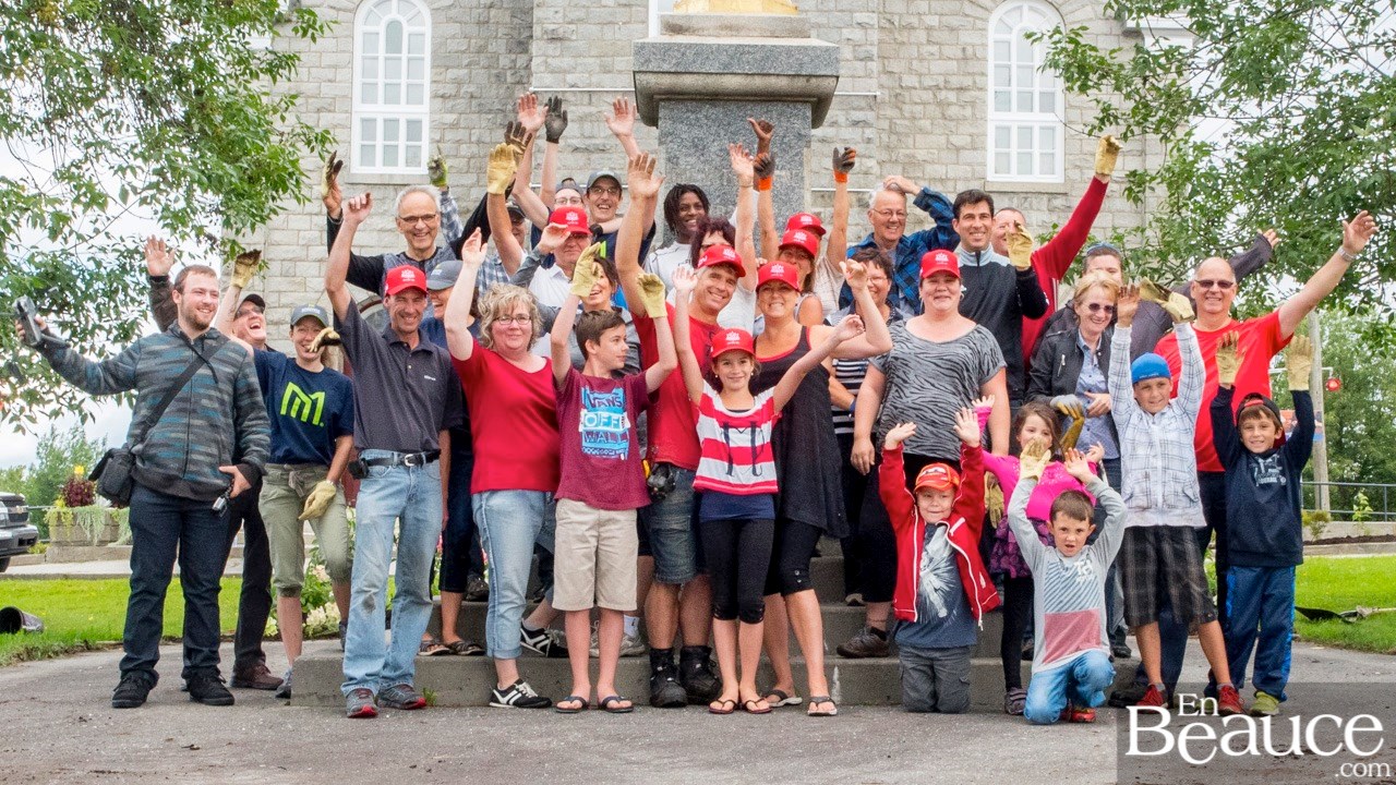 Petits et grands mettent la main à la terre pour embellir Saint-Éphrem 