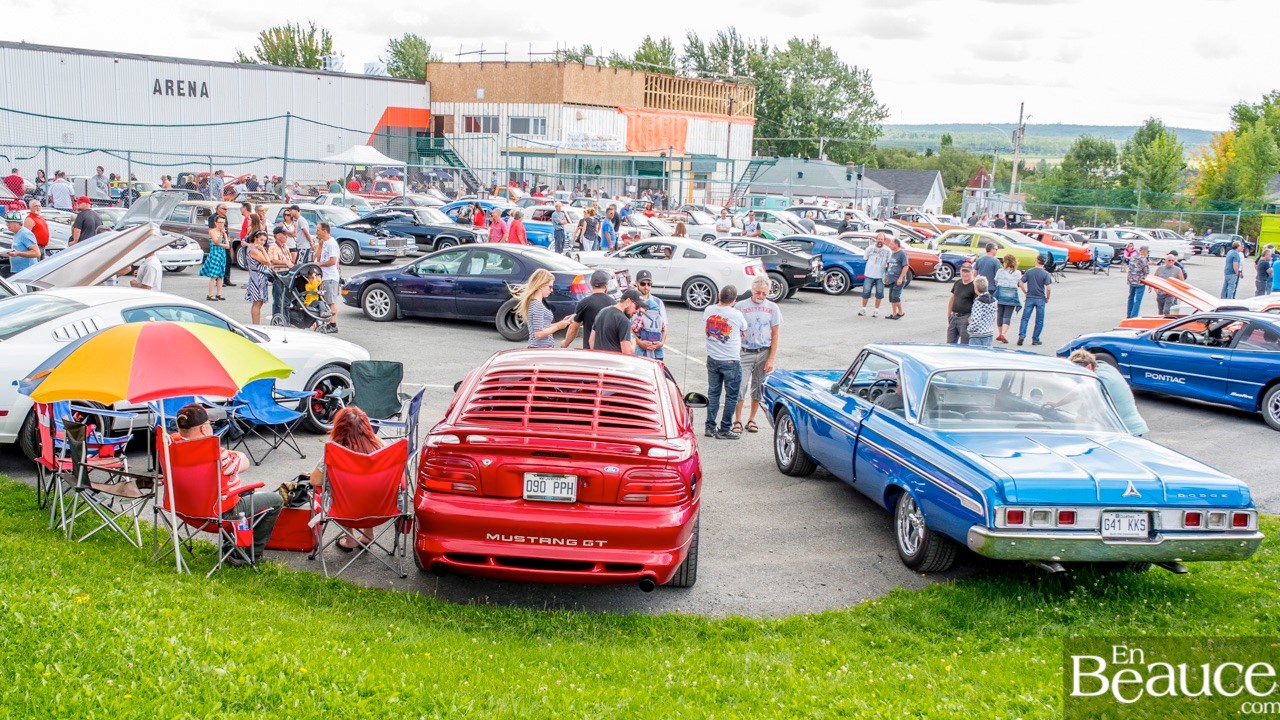 Près de 200 voitures de collection font sensation à Saint-Côme-Linière