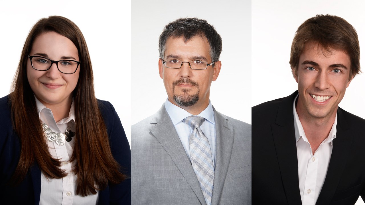 De gauche à droite, l'agente en affaires publiques, Anne-Sophie Leclerc, l'associé, Mathieu Santerre et l'agent en affaires publiques, Sébastien Verret, tous trois de la firme Orange bleue.